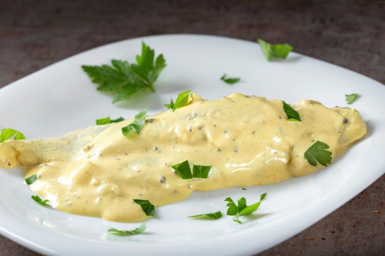 Минтай в сметане и горчице на сковороде
