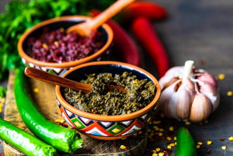 Зеленая аджика с грецкими орехами