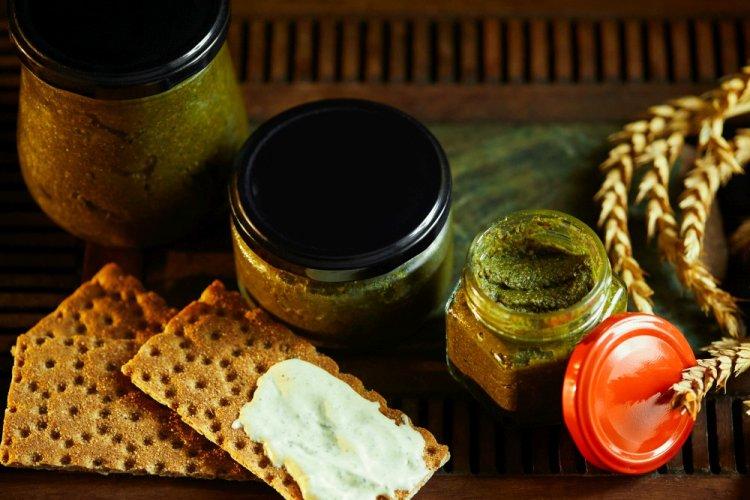 Сладкая зеленая аджика