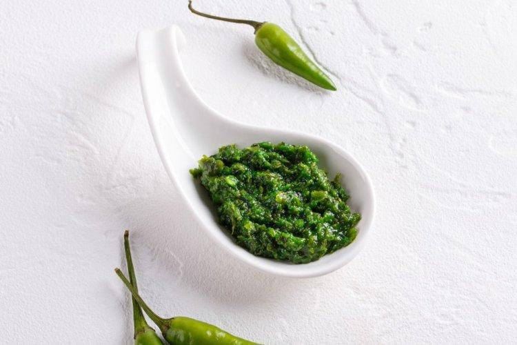 Зеленая аджика с мятой и базиликом