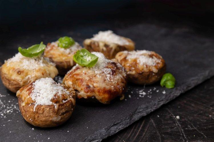 Шампиньоны с сырной корочкой на мангале