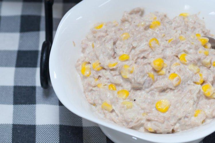 Салат с кукурузой и шпротами