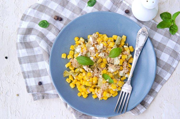 Салат с кукурузой и тунцом