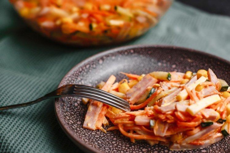 Салат с кукурузой и корейской морковью