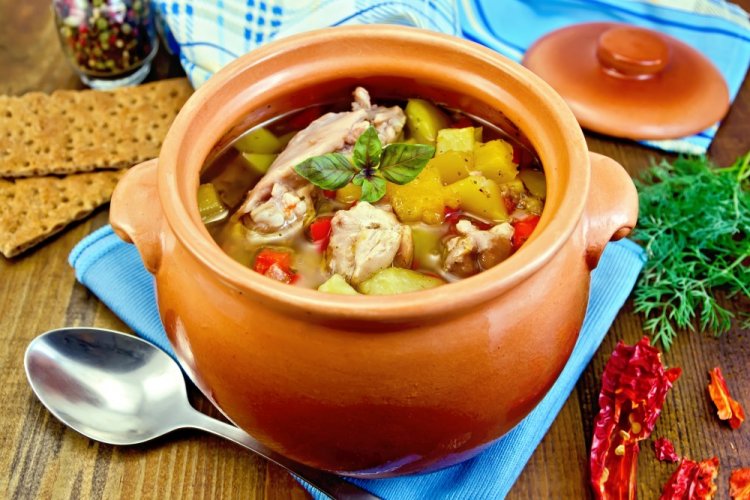 Картошка с курицей в горшочках Картошка с курицей в горшочках