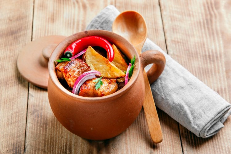 Картошка с мясом и соевым соусом в горшочках Картошка с мясом и соевым соусом в горшочках