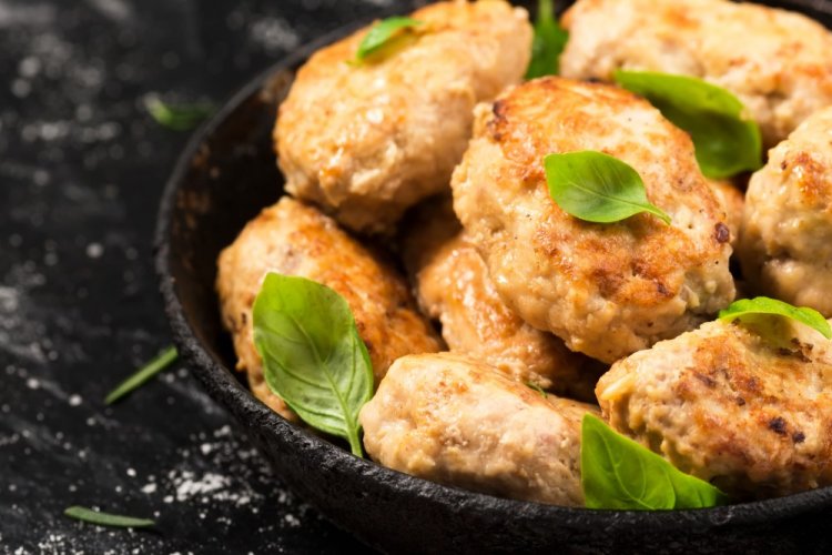 Куриные котлеты с хлебом в аэрогриле