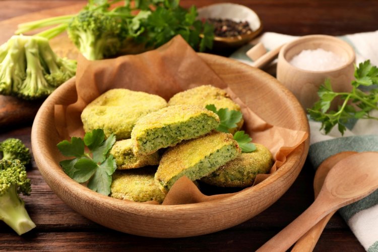 Куриные котлеты с брокколи в аэрогриле