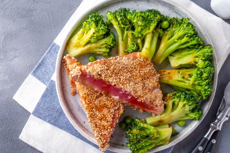 Стейки из тунца с кунжутом в аэрогриле