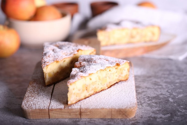 Классическая шарлотка с яблоками в аэрогриле