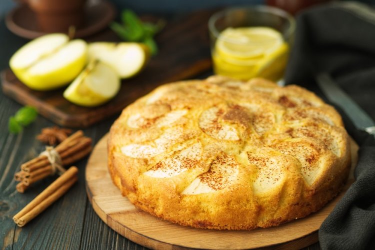 Шарлотка с карамелизированными яблоками в аэрогриле