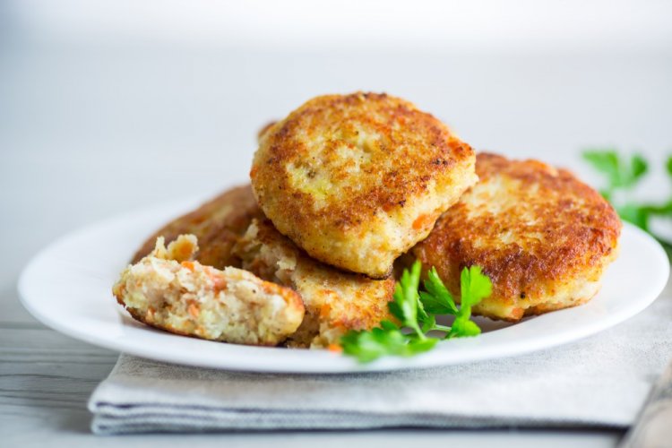 Рыбные котлеты с морковью в аэрогриле