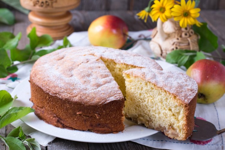 Пирог с яблоками на маргарине