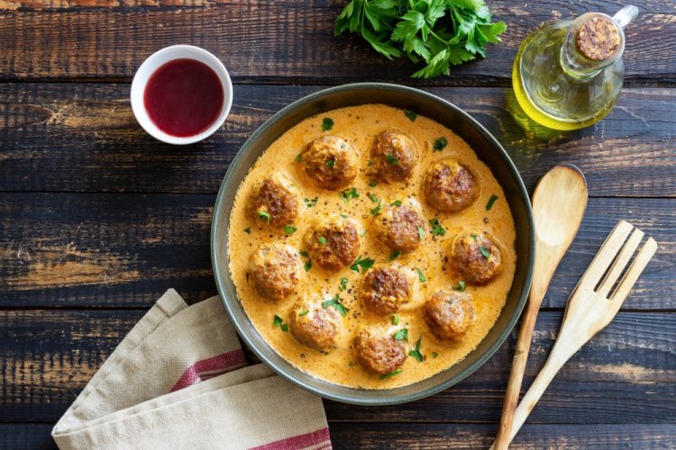 Тефтели в сметанном соусе в аэрогриле