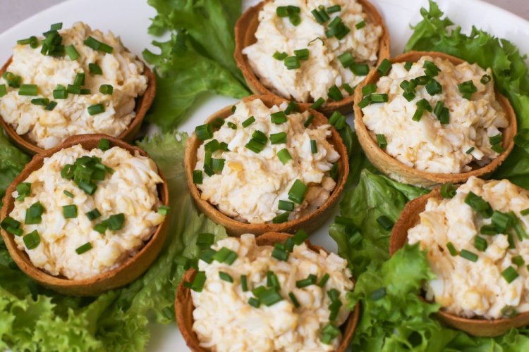 Тарталетки с икрой минтая