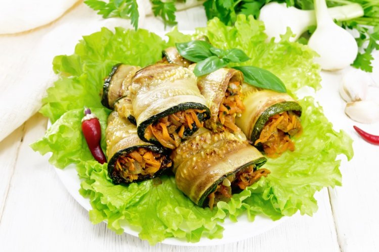 Рулетики из кабачков с морковью