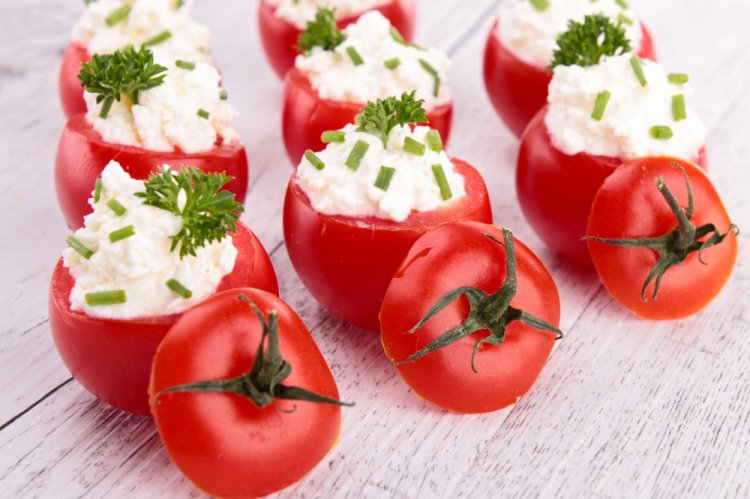 Фаршированные помидоры с сыром