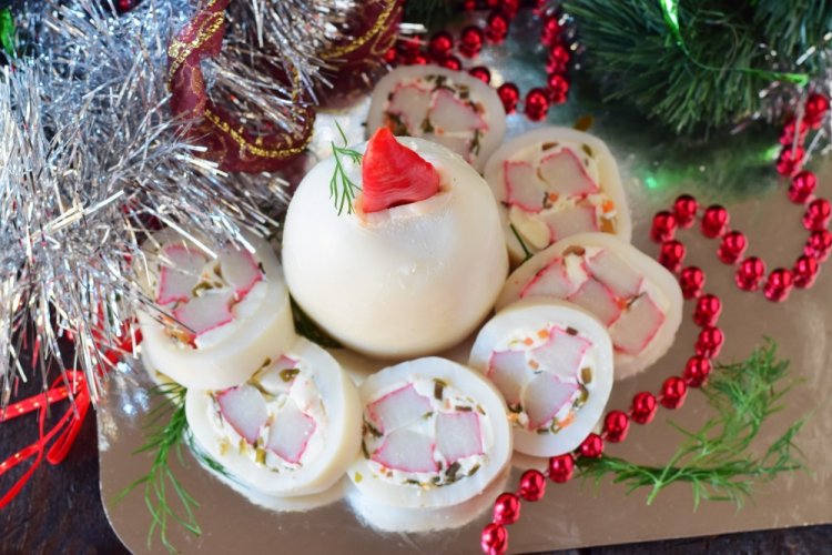 Фаршированные кальмары с крабовыми палочками