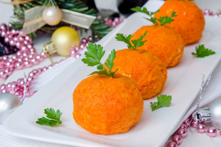 Новогодние «мандаринки» из курицы и сыра