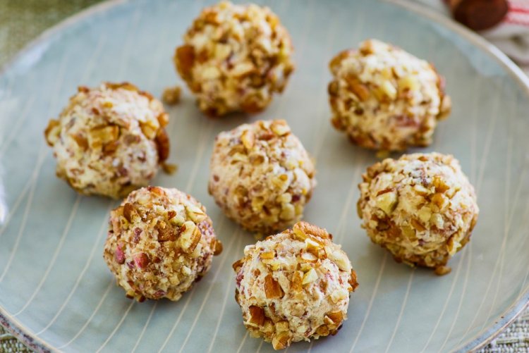 Сырные шарики с черносливом