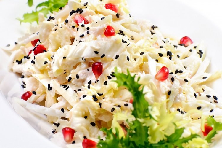 Салат с курицей и гранатом