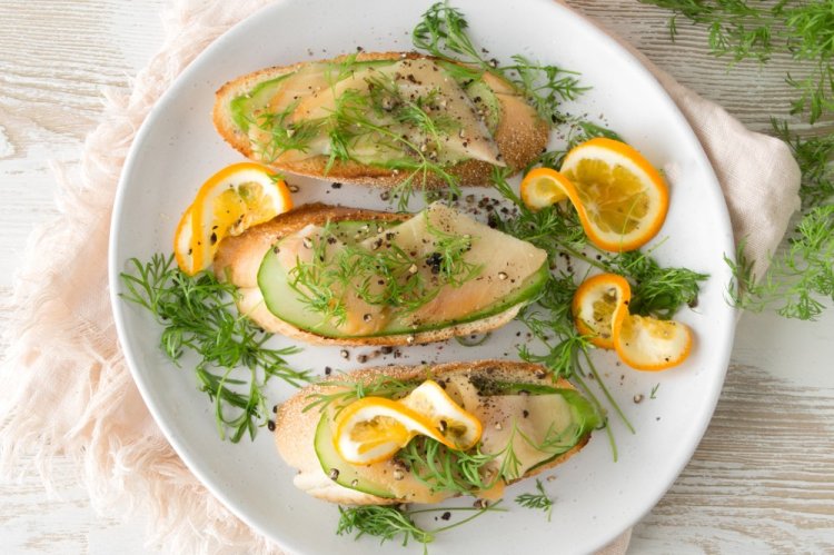 Бутерброды с копченой скумбрией