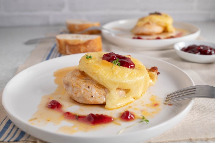 Запеченная куриная грудка с ананасами на Новый год