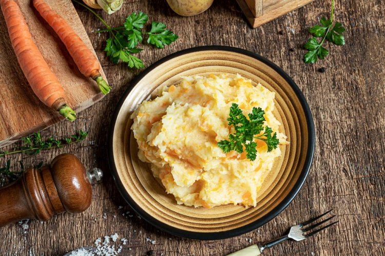 Картофельное пюре с морковью на Новый год