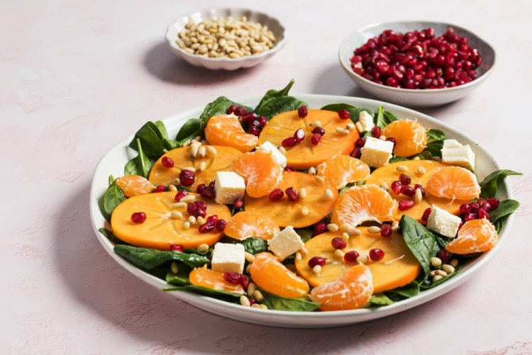 Салат с хурмой, мандаринами и фетой на Новый год