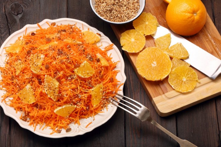 Салат с морковью и апельсинами