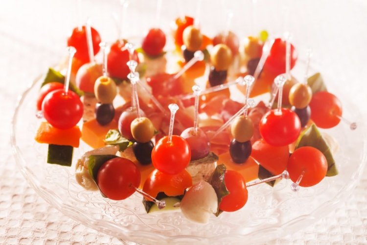 Канапе с крабовыми палочками и овощами