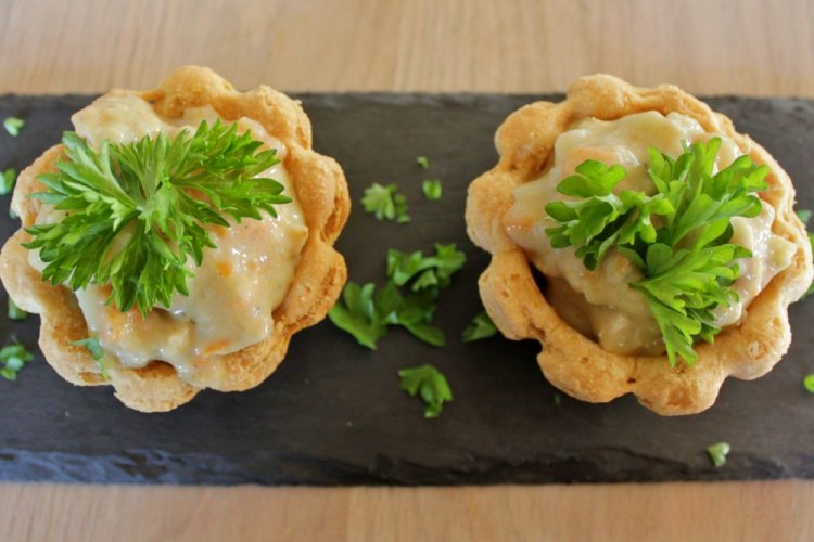 Тарталетки с курицей и мандаринами