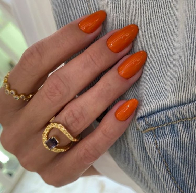 Рыжий маникюр