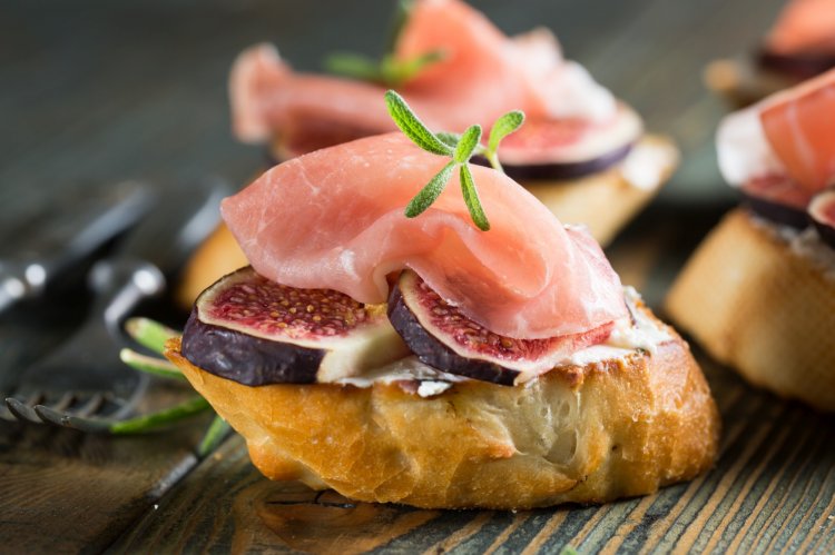 15 закусок с хамоном, которые идеально подойдут на праздничный стол