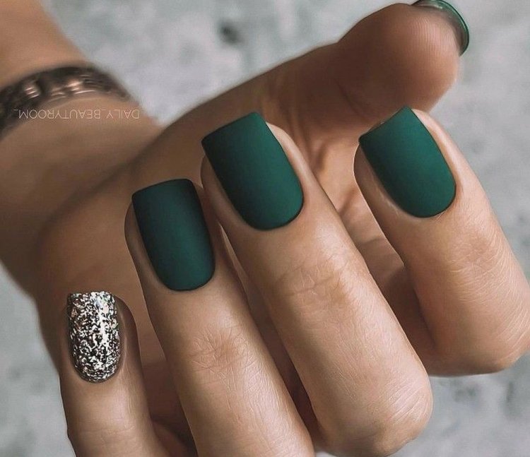 Разноцветный маникюр на короткие ногти