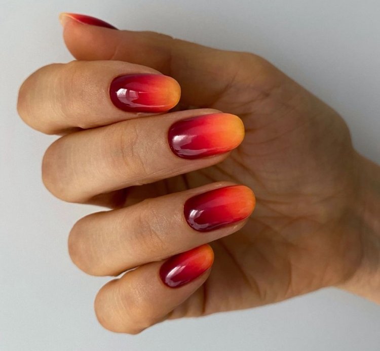 Красно-оранжевый градиентный маникюр