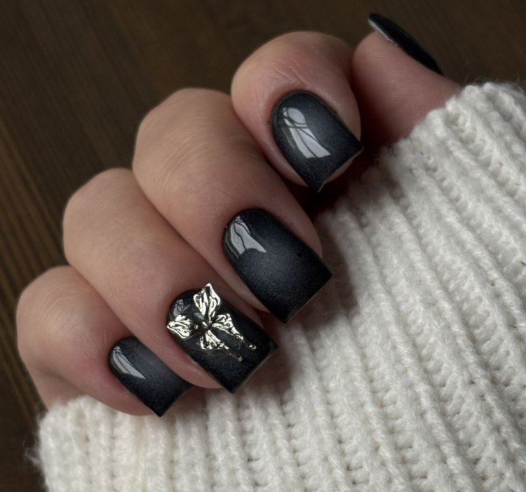 Объемные детали на ногтях