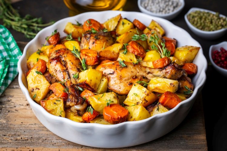 Картошка с овощами и курицей в аэрогриле