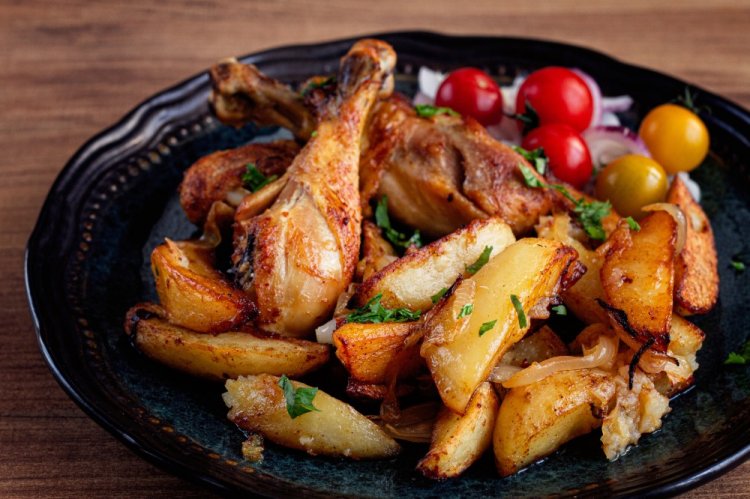 Куриные голени с картошкой в аэрогриле