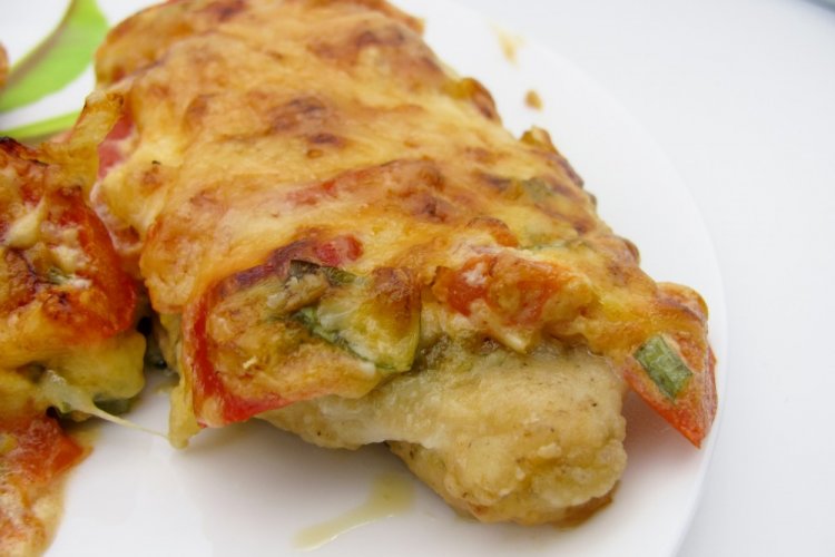 Индейка с помидорами под сыром в аэрогриле