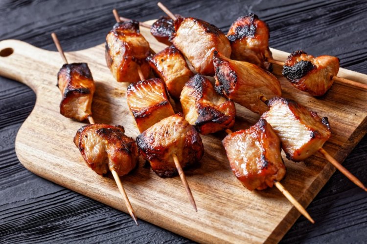 Шашлык из свинины с горчицей и томатным соусом в аэрогриле