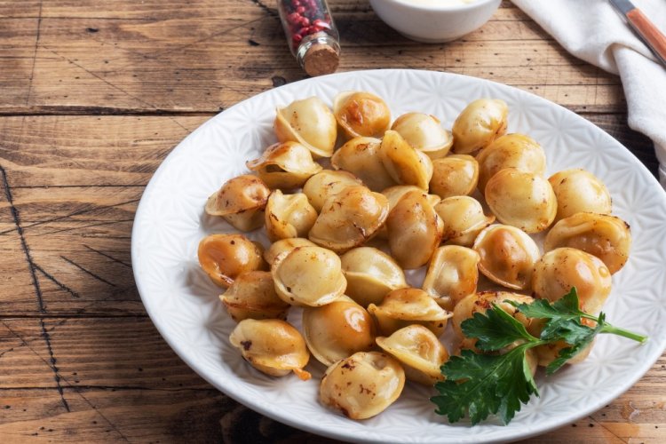 Жареные пельмени со специями в аэрогриле