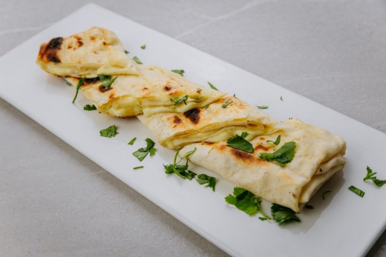 Лаваш с сыром и зеленью в аэрогриле