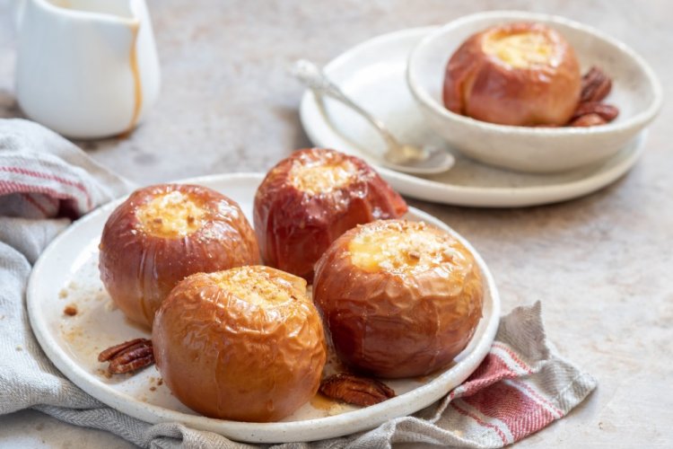 Запеченные яблоки с творогом в аэрогриле