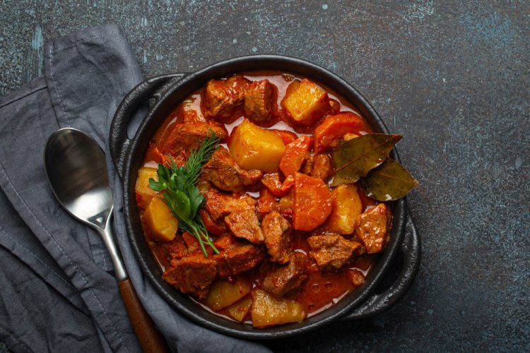 Жаркое из свинины с картошкой в мультиварке