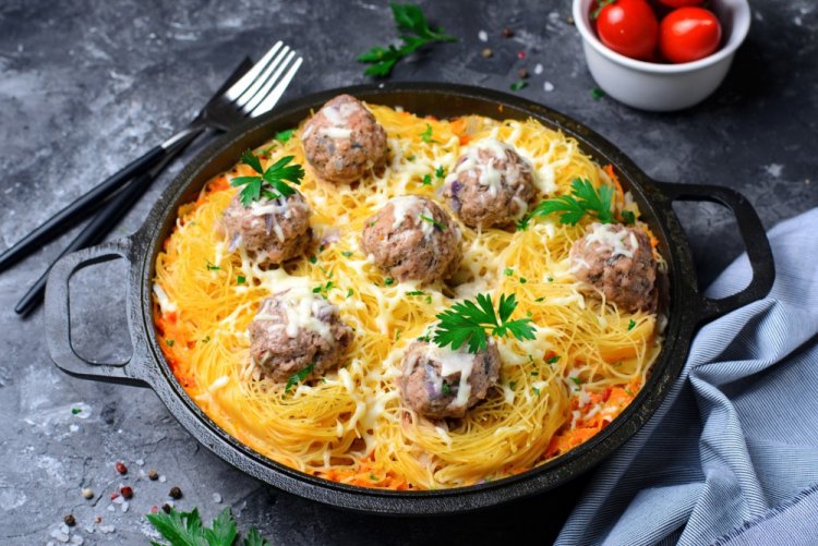 Гнезда из макарон с фаршем и овощами в аэрогриле
