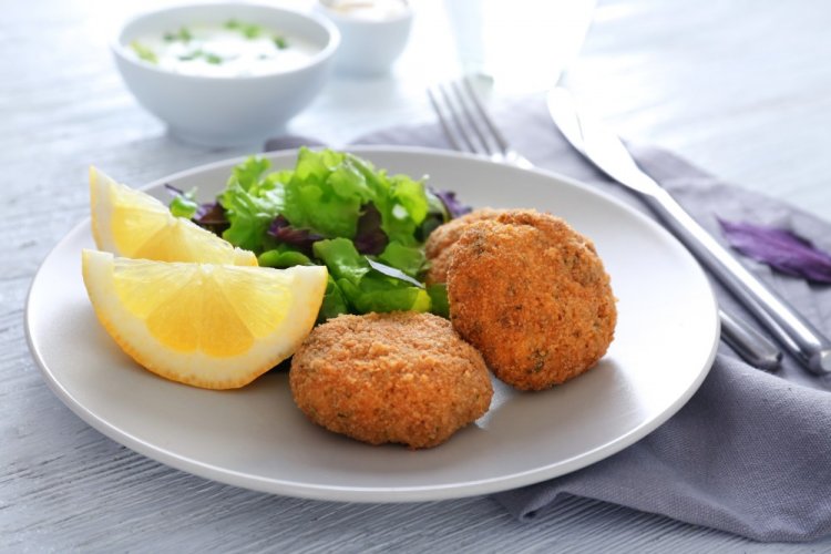 Котлеты из кеты с картошкой