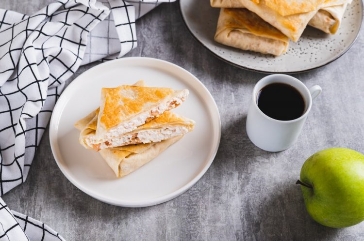 Лаваш с творогом и яблоком в аэрогриле