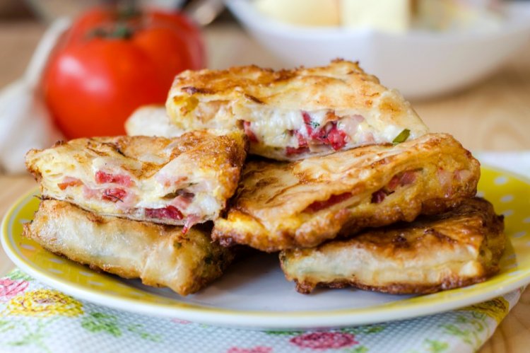 Лаваш с колбасой и сыром в аэрогриле