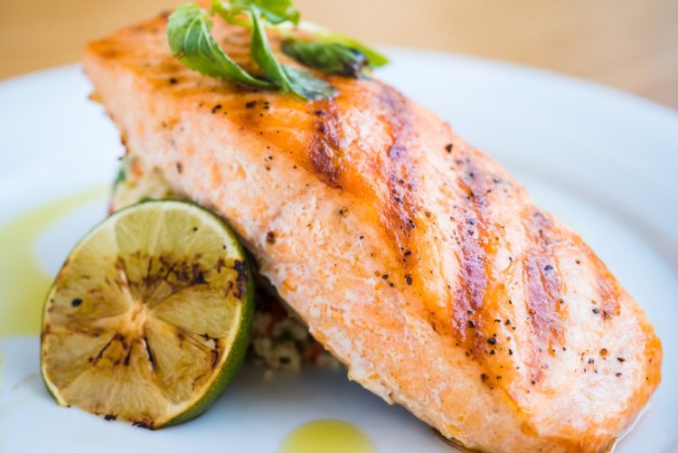 Стейки из горбуши в горчичном маринаде в аэрогриле